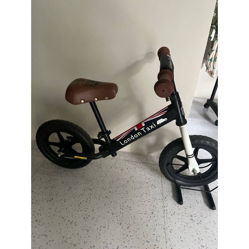 LONDON TAXI PUSHBIKE BALANCE BIKE PRELOVED