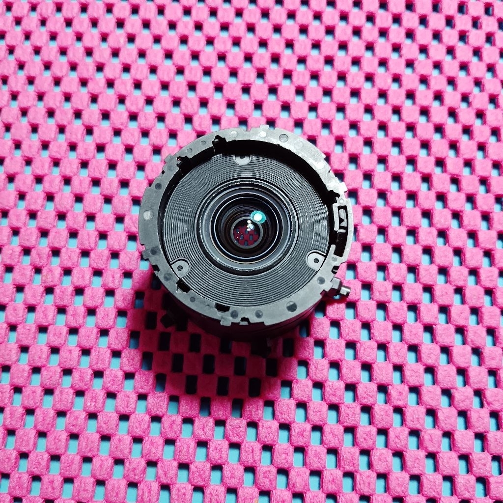 optik dalam lensa Canon G12