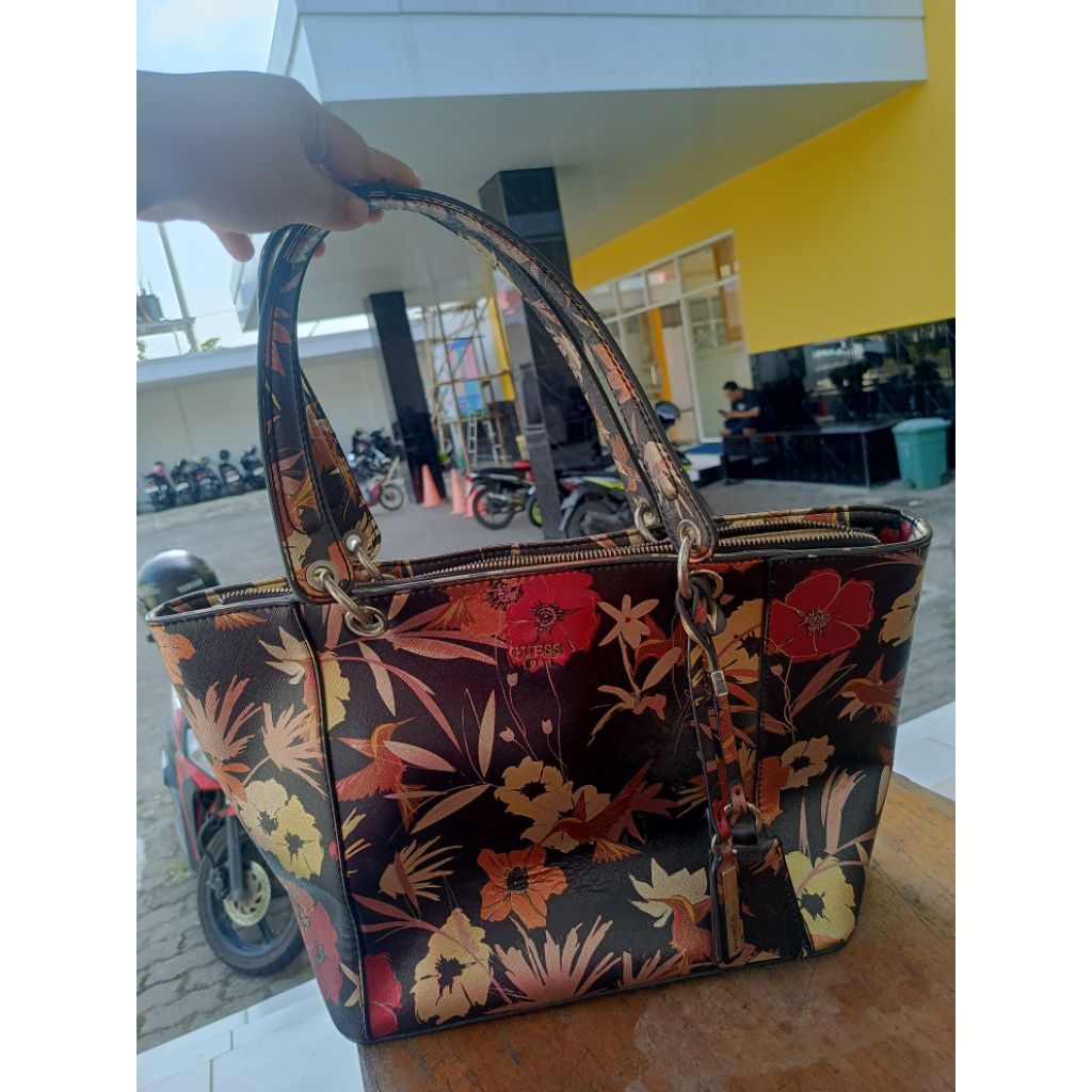 Preloved Guess Flower Tote Bag - Tas Wanita - Tas Bahu Wanita