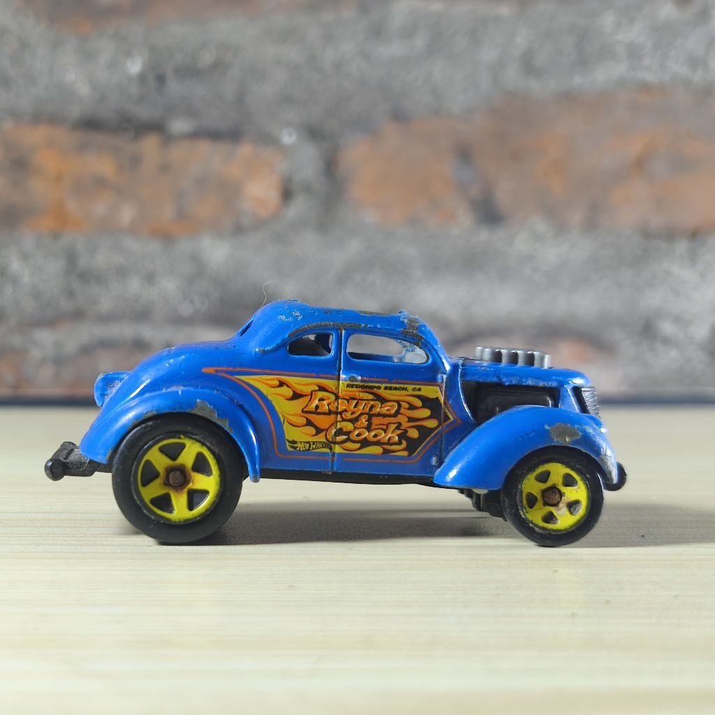 Hot Wheels Pass 'N Gasser - Loose