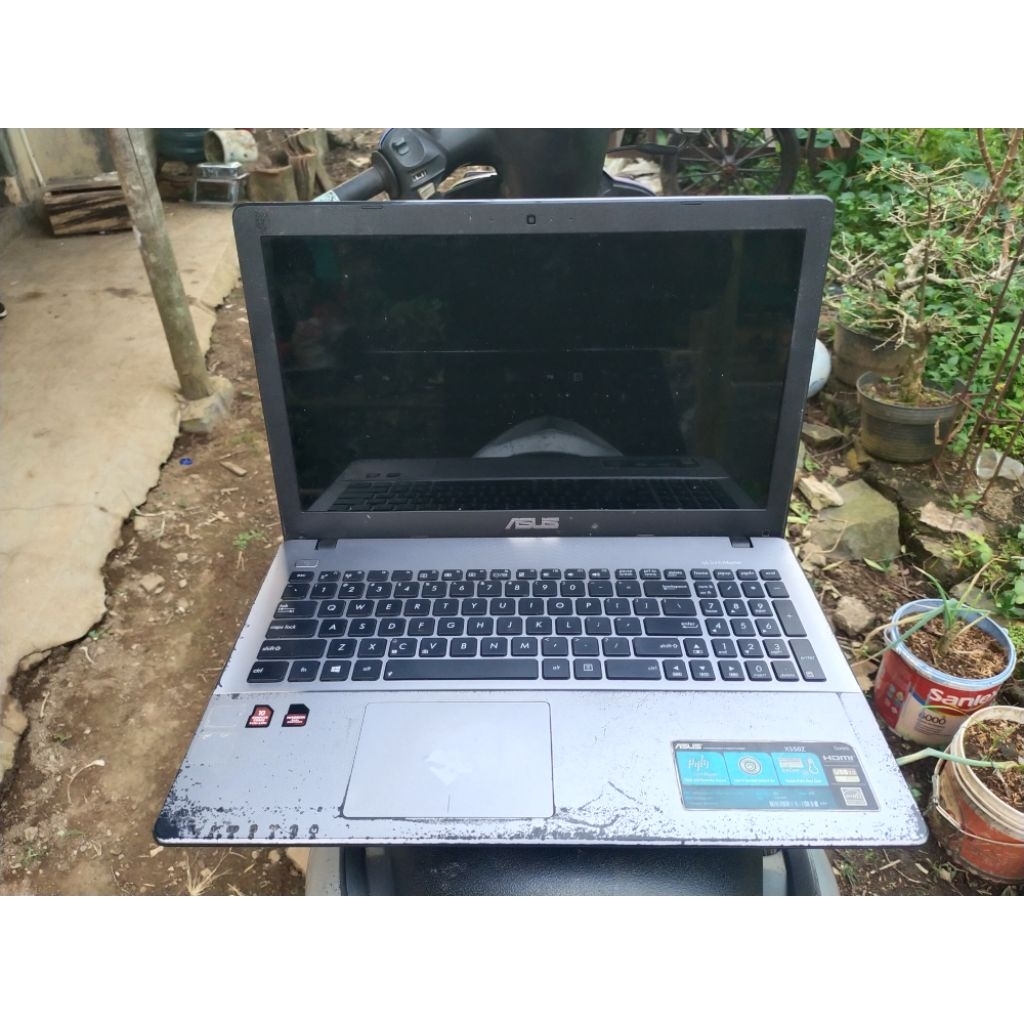 Laptop Gaming & Desain Graphics Asus X550Z atau X550ZE Processor AMD A10-7400P Dual Vga AMD Radeon R
