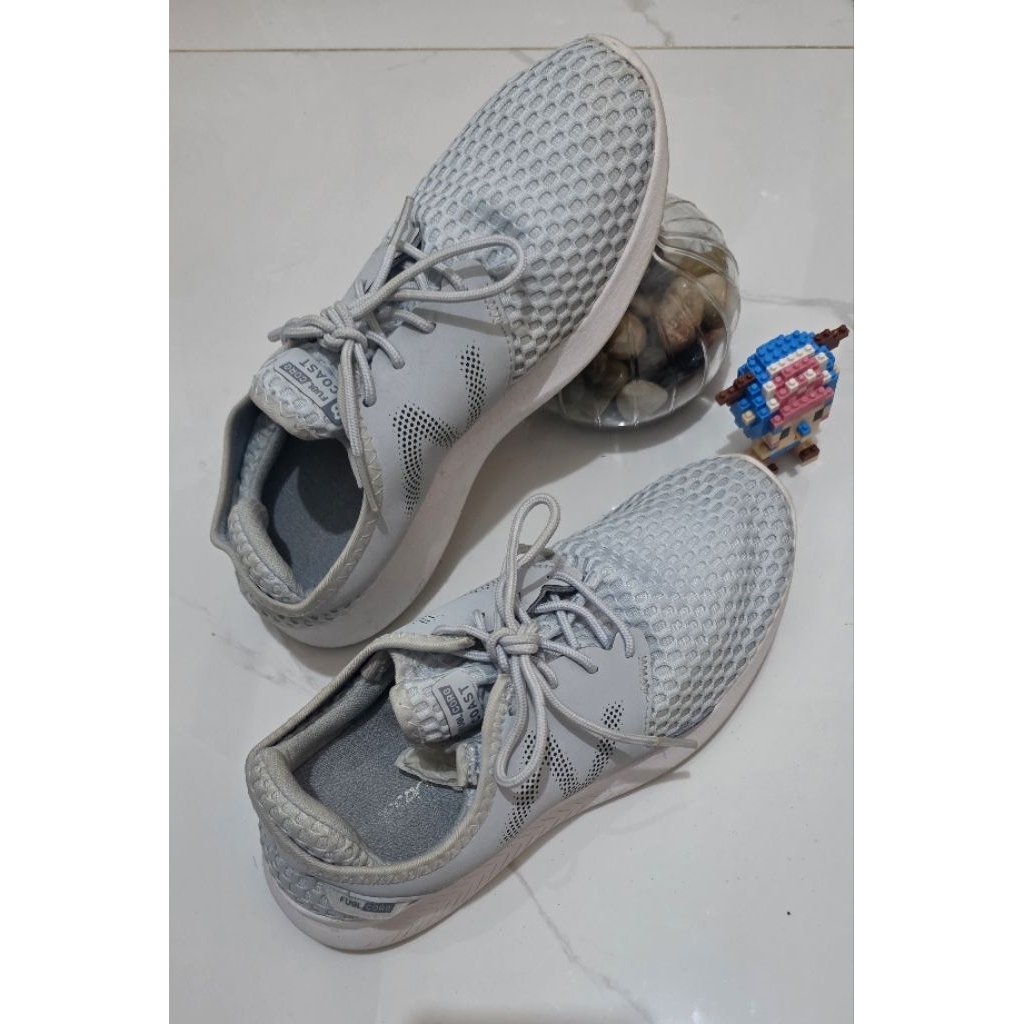 Sepatu running Nb
