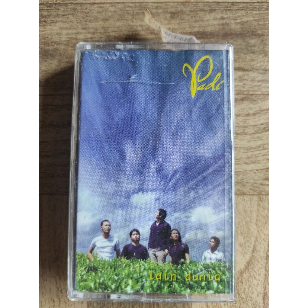 kaset pita PADI "lain dunia"