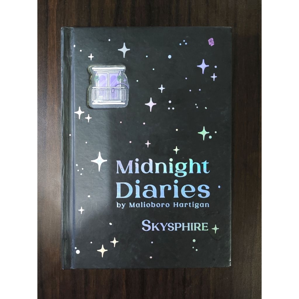 Buku Midnight Diaries by Malioboro Hartigan Hardcover (HC)