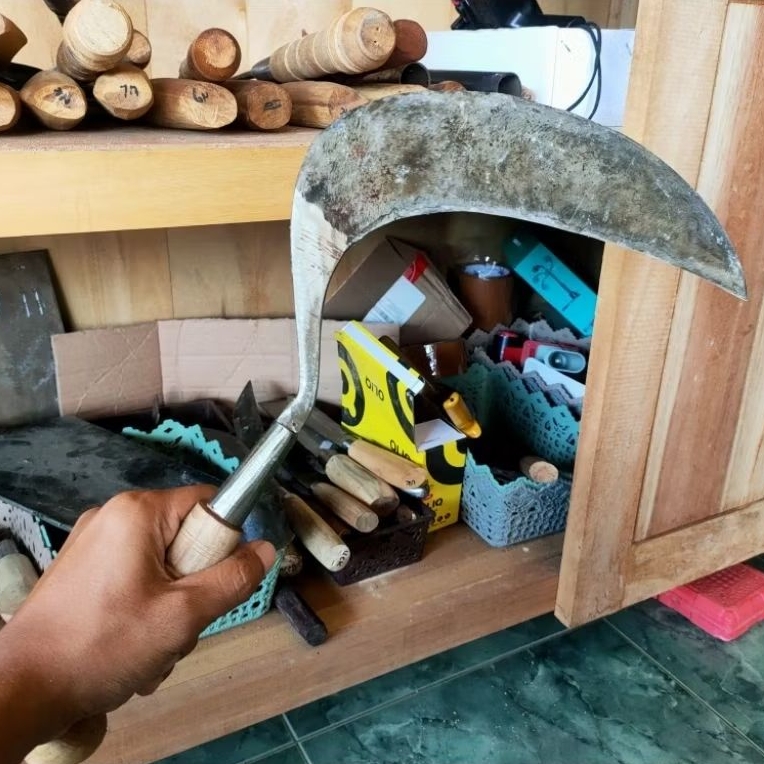 arit / sabit rumput cap lasmidi (wojo isen) model gedog malangan tajam depan blakang