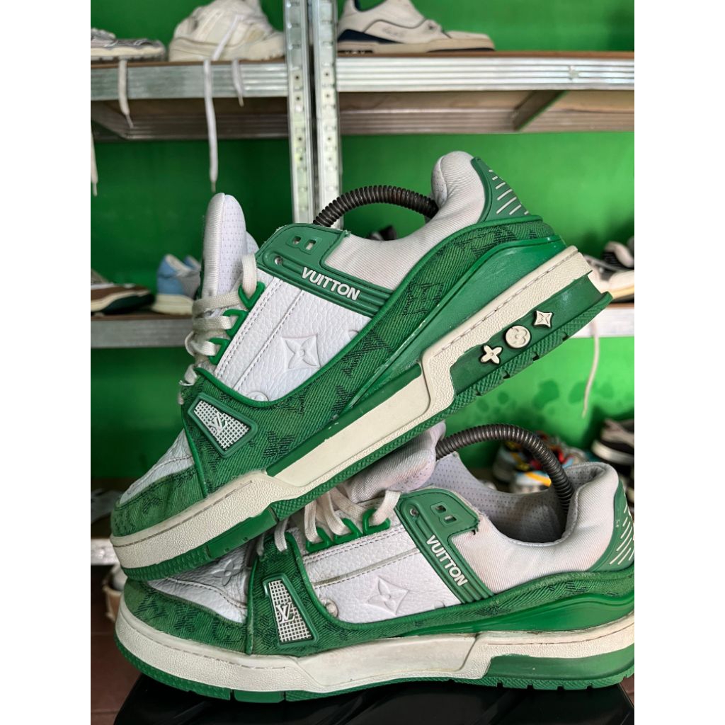 Sepatu LV Trainer Sneakers Hijau Putih size 44
