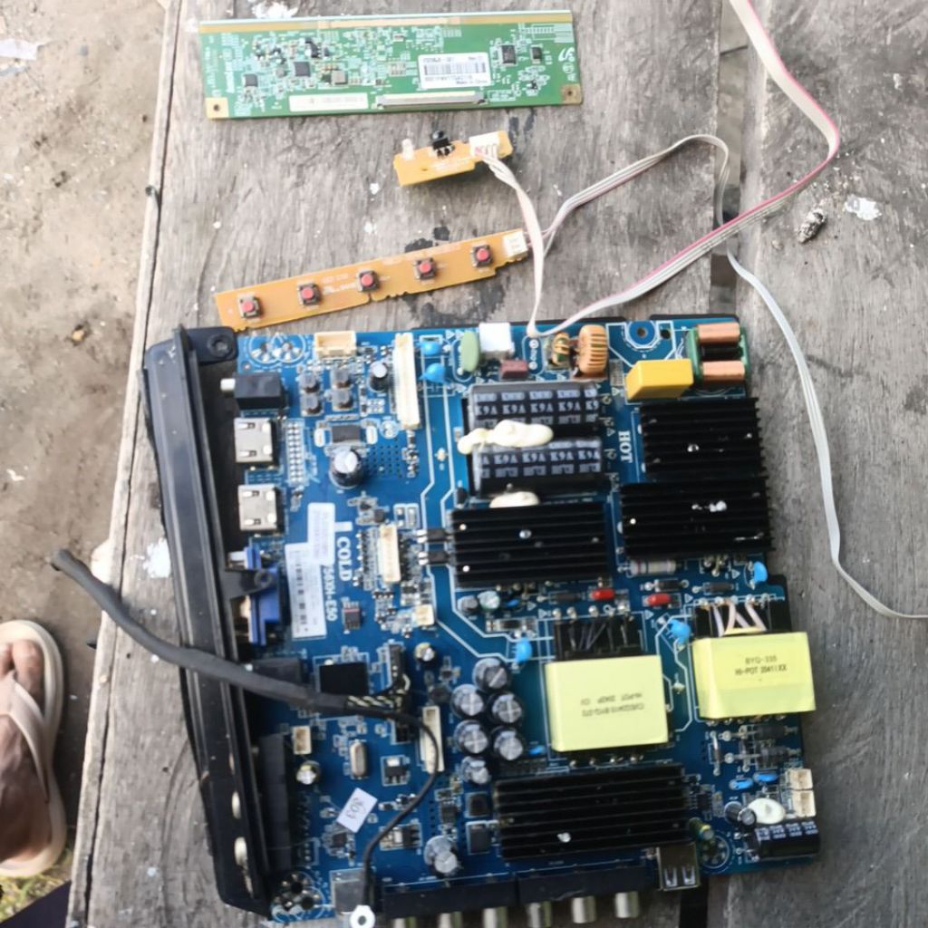 MESIN MB MAINBOR MAINBOAR TCON T CON KABEL TIKON TOMBOL SENSOR IR TV POLYTRON MAINBOR MAINBOAR MAINB
