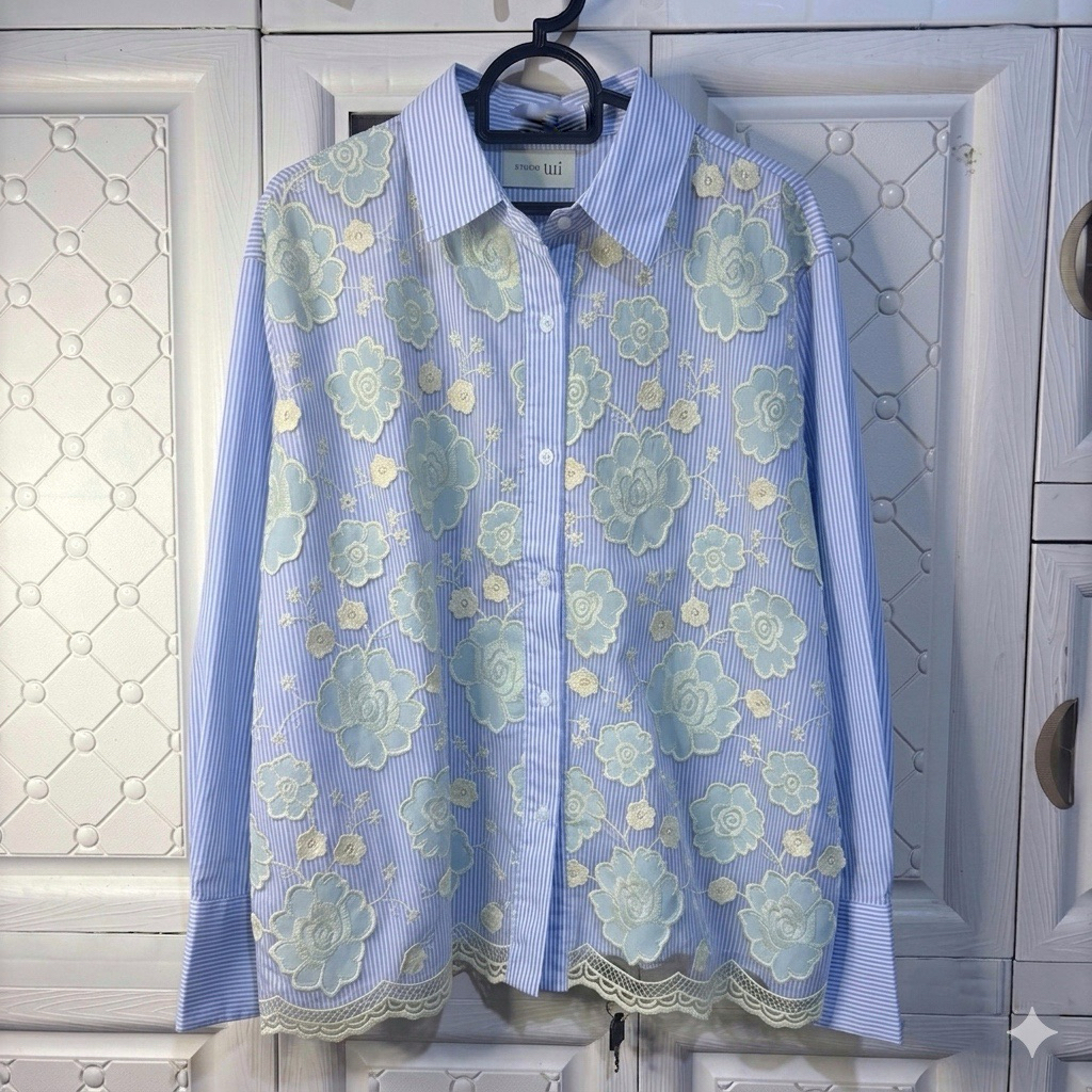 [ Preloved ] STUDIO TUI - Kemeja Wanita Striped Bunga-bunga Biru