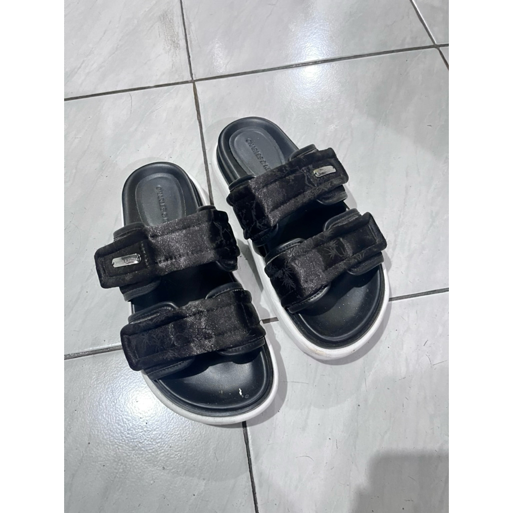Sendal Charles and Keith