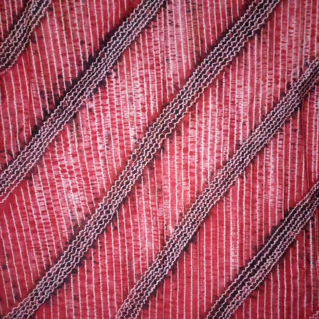 kain Sasirangan warna Merah