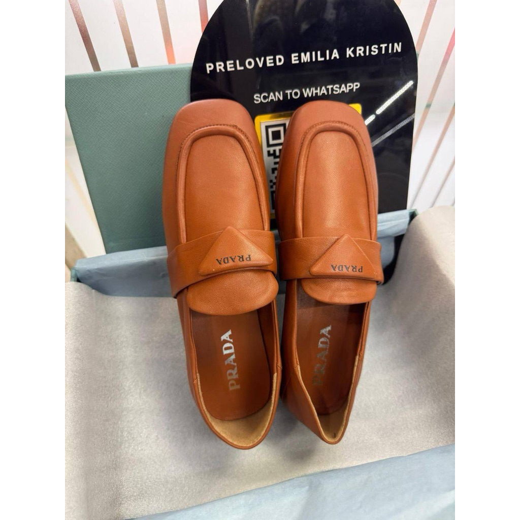 Preloved P Pump Heels in Brown/tan leather loafers