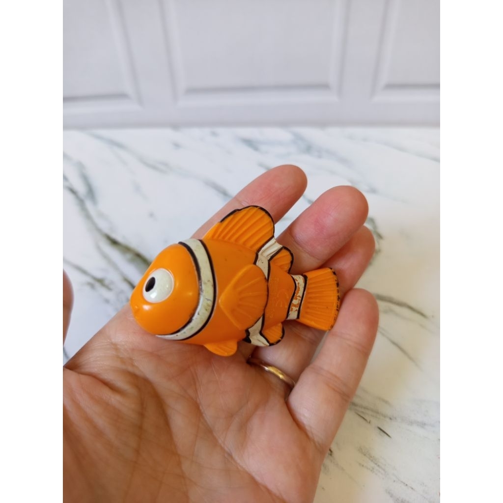 RARE Nestle Disney finding nemo figure preloved