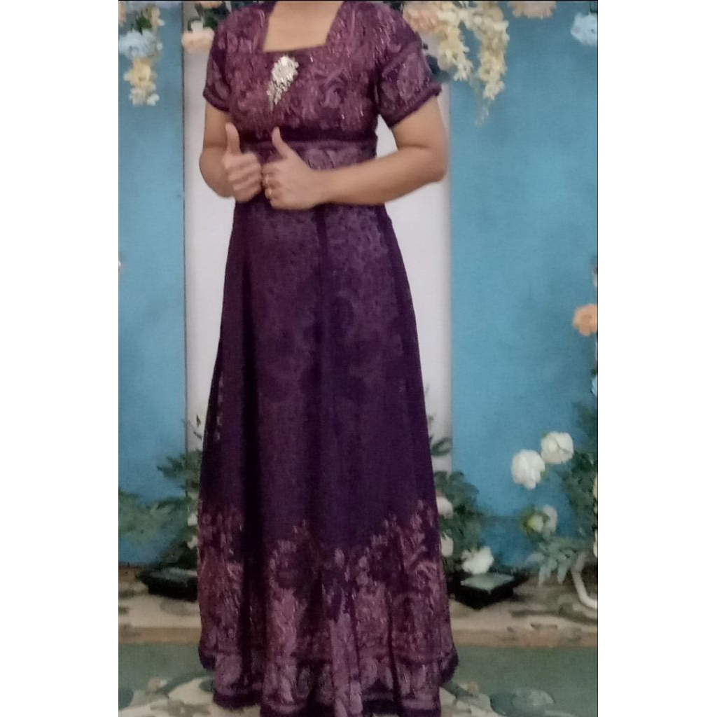 Gaun Ungu Mewah