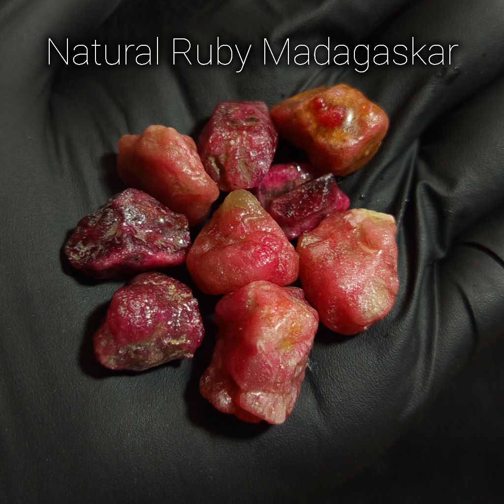 Batu ruby madagaskar/natural rough ruby pigeon blood/ bongkahan ruby madagaskar pigeon blood natural