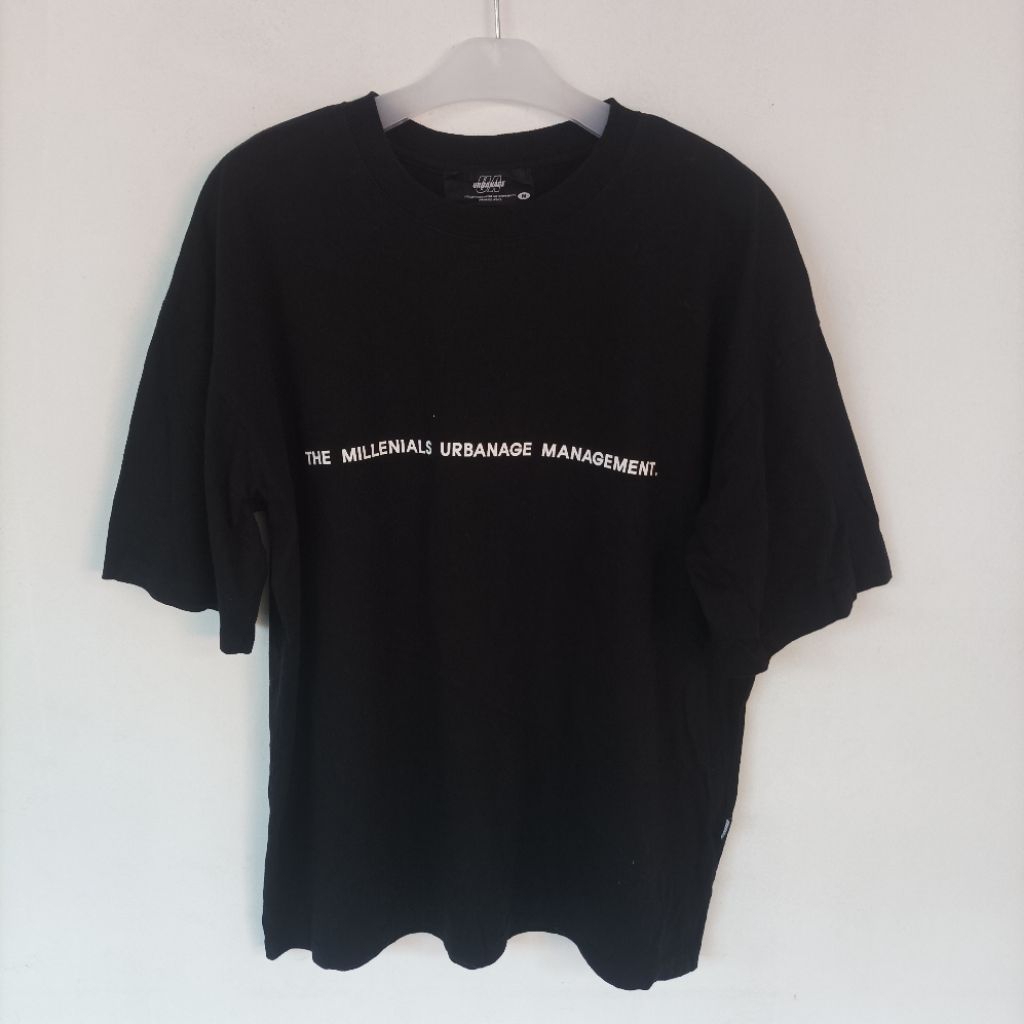 KAOS OBLONG HITAM PRIA URBANAGE SIZE M X026