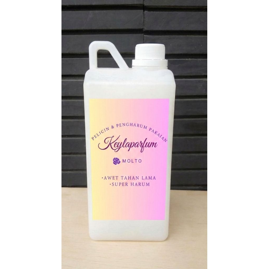 pelicin pengharum pakaian superharum varia Molto(1liter)