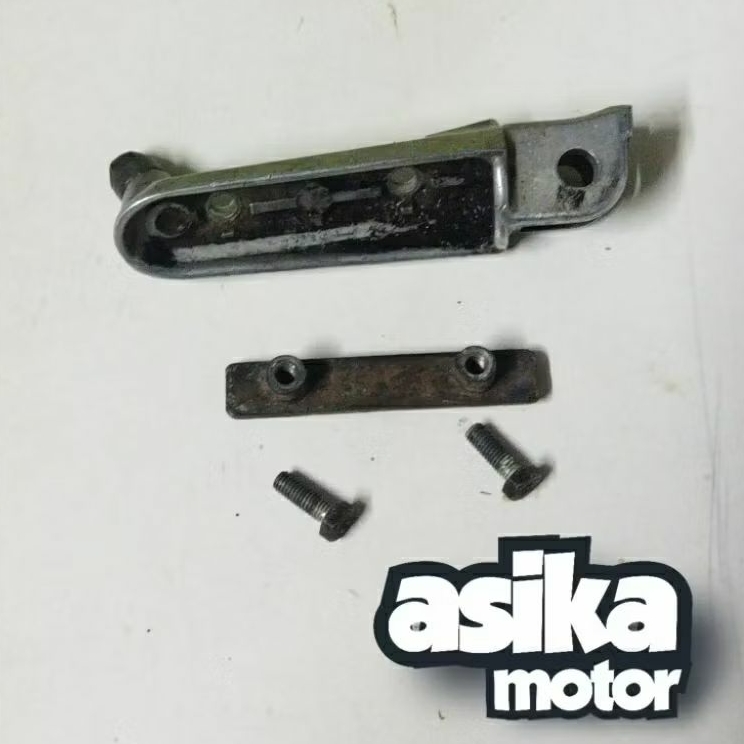 Besi Karet footstep step Inajakan Kaki depan Kiri  Honda CBR 150 R CBR150R Original Copotan K45G L
