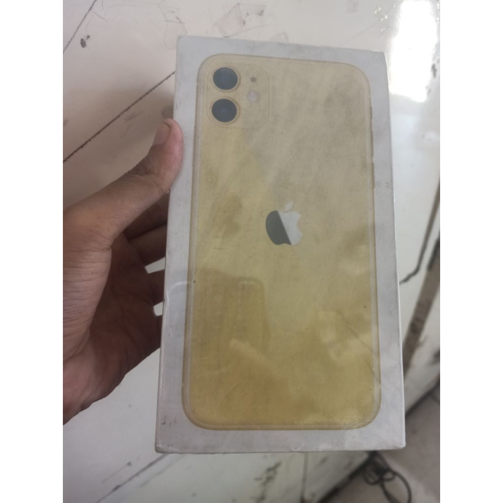KARDUS IPHONE 11 YELLOW ORIGINAL/ASLI