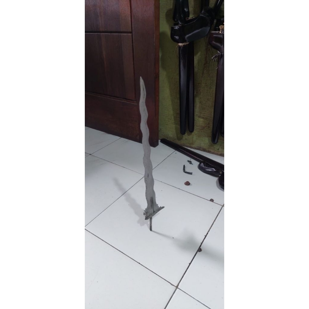 sengkelat sepuh berdiri peksi