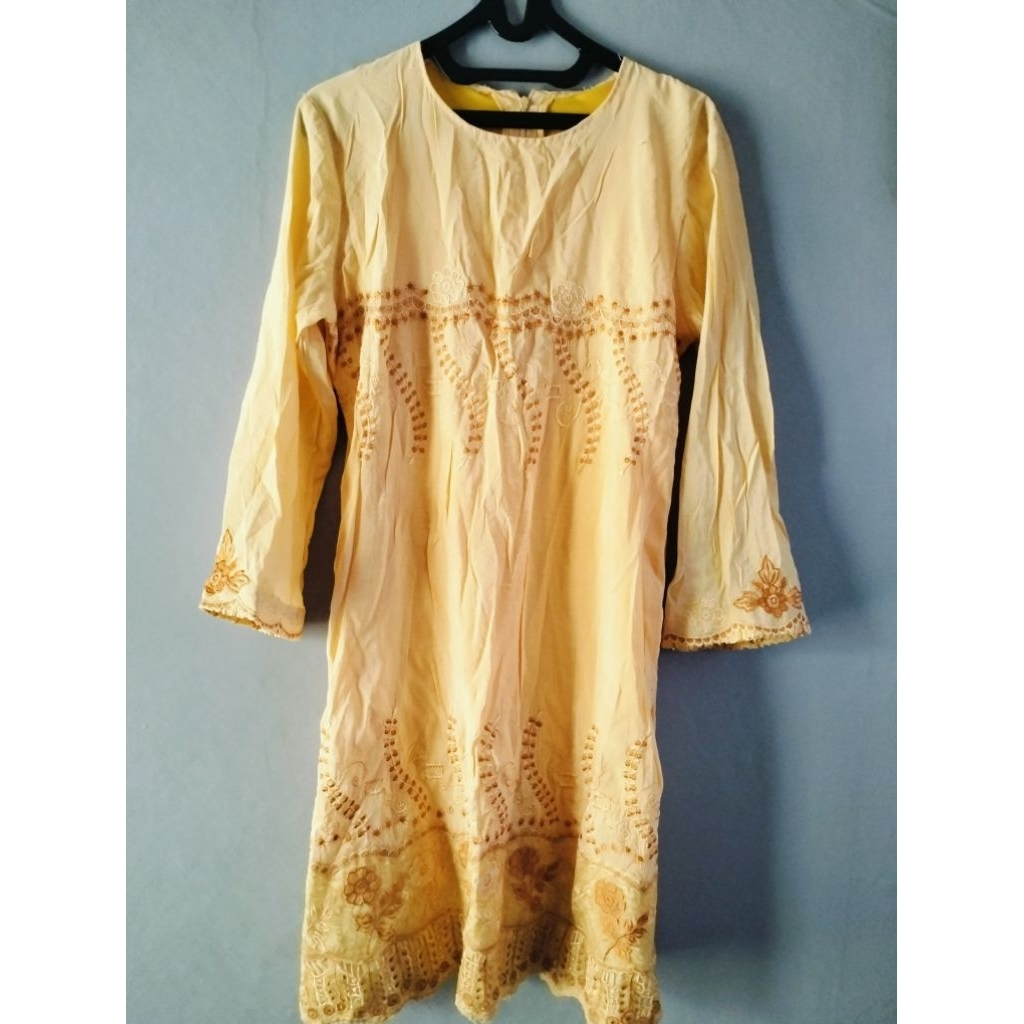 PRELOVED Tunik Bordir Wanita
