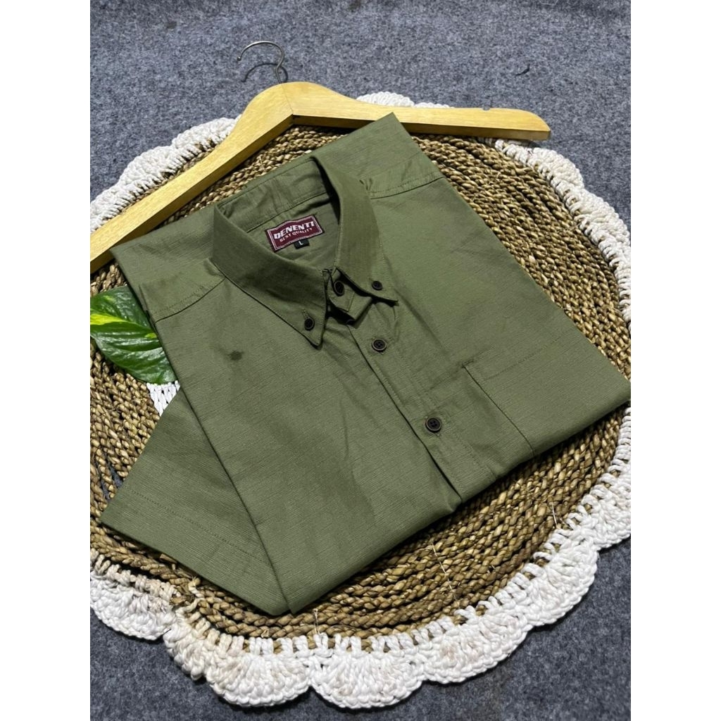kemeja pria lengan pendek sigaret. kemeja pria warna hijau sage. kemeja polos pria hijau sage. kemej