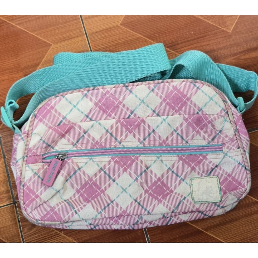 Preloved tas brand paul frank