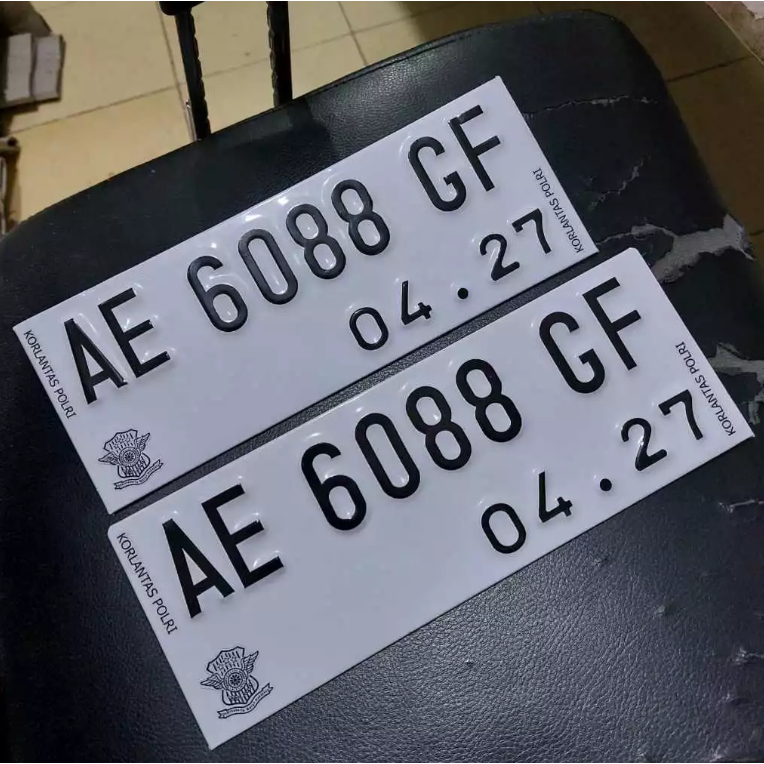 PLAT MOTOR BAUT TANAM PLAT HITAM/PUTIH
