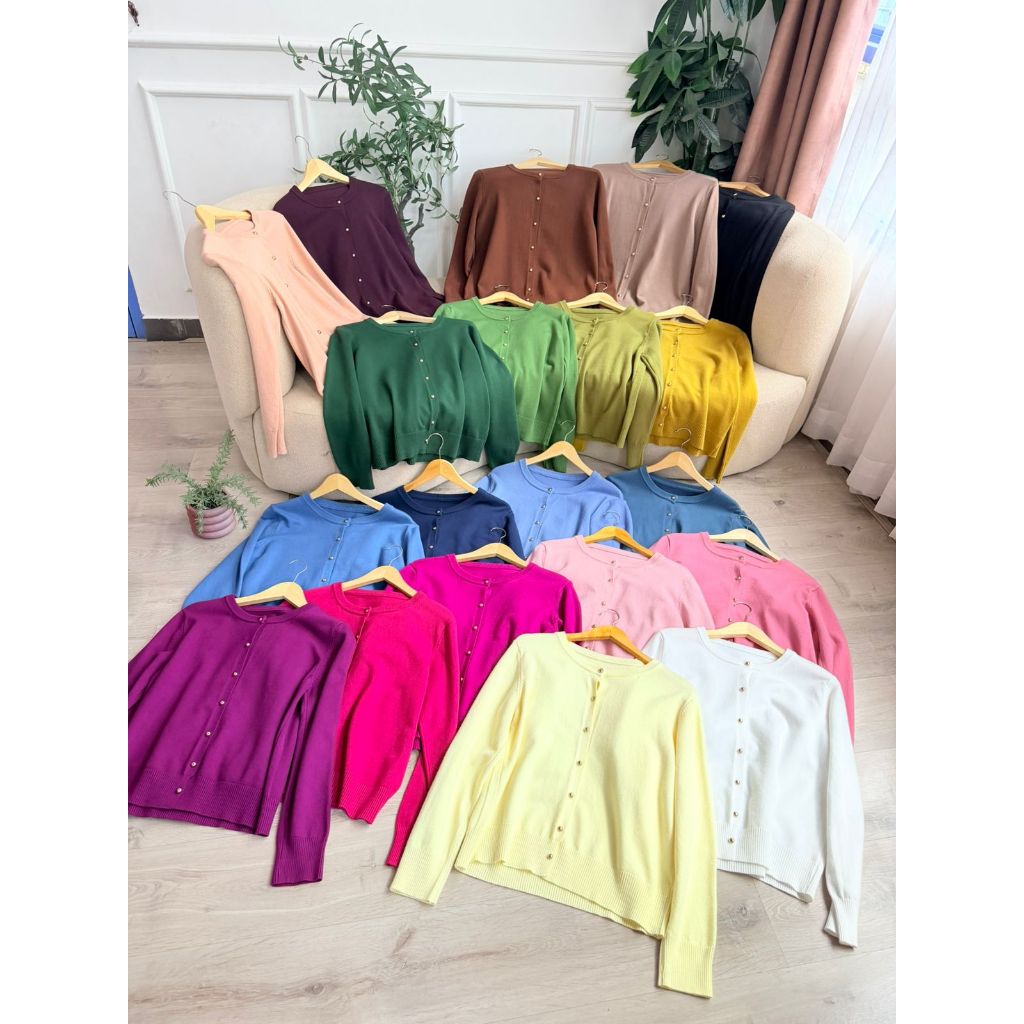 Via Cardigan Halus  Kancing Emas