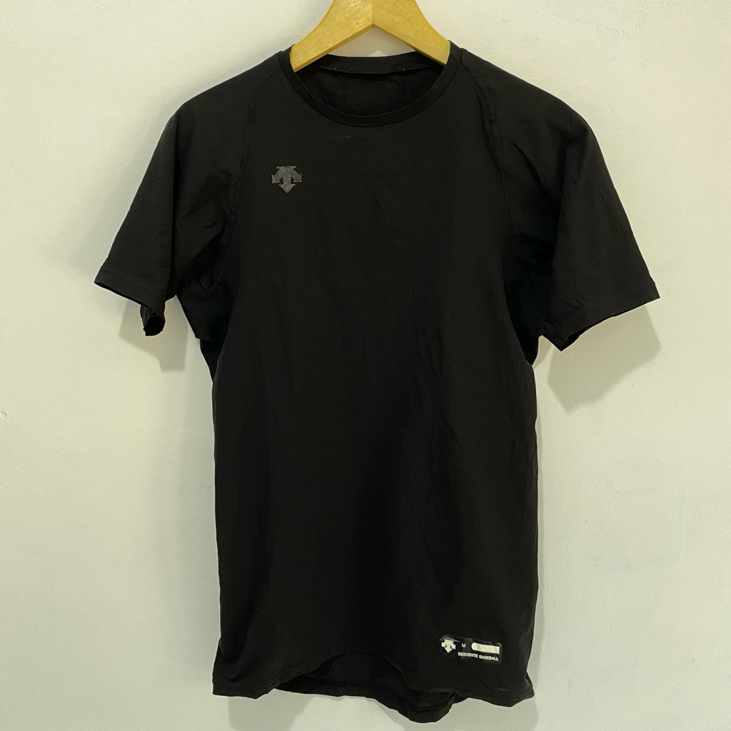 [Preloved] Promo Kaos Original Descente Performance training gear | Sz M | Black | detail ukuran di 