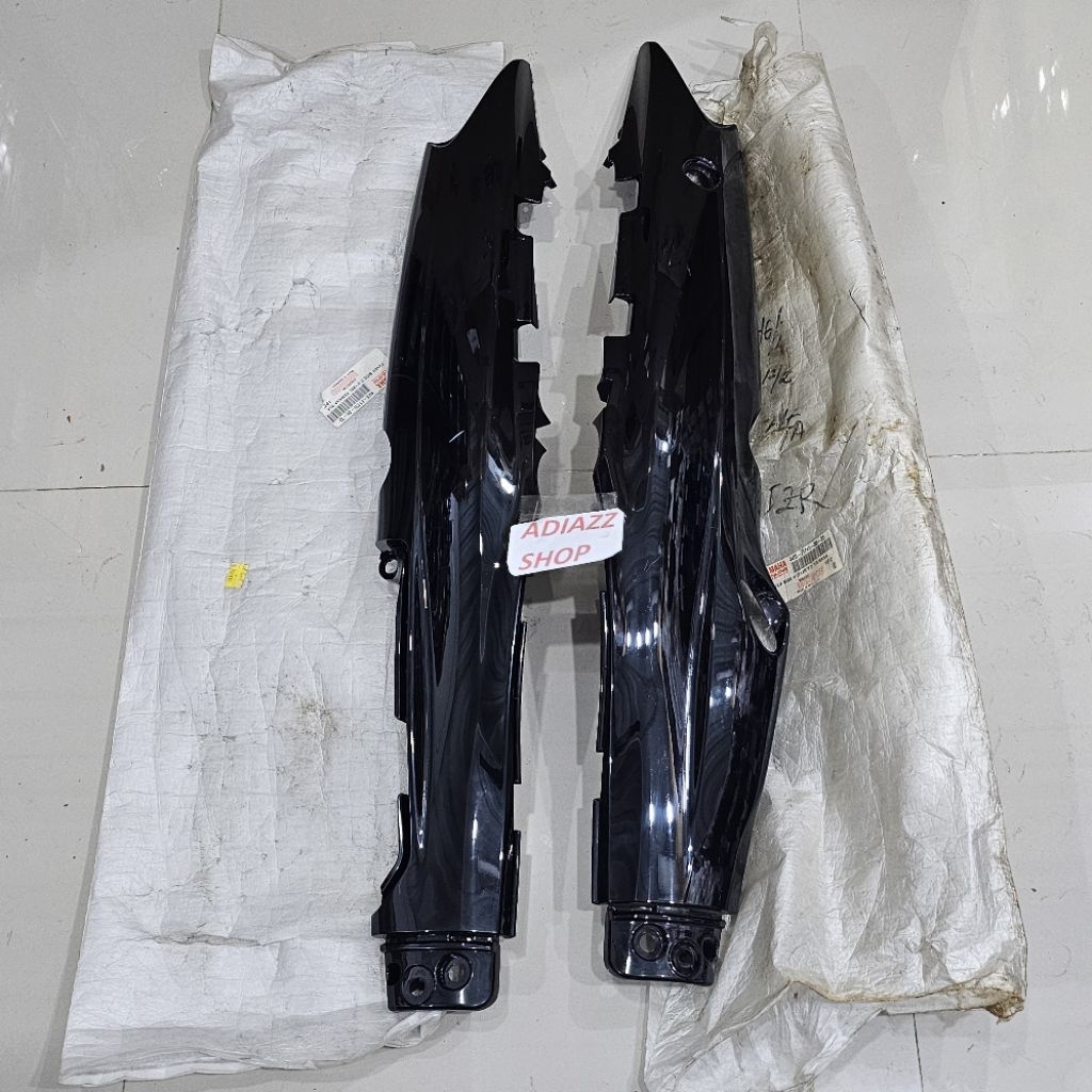 sepasang cover body bodi belakang hitam F1ZR Fizr original yamaha