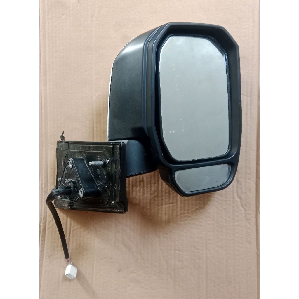 SPION HIACE PREMIO. KANAN (RH).