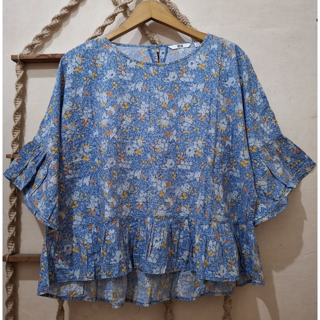 atasan batik UNIQLO