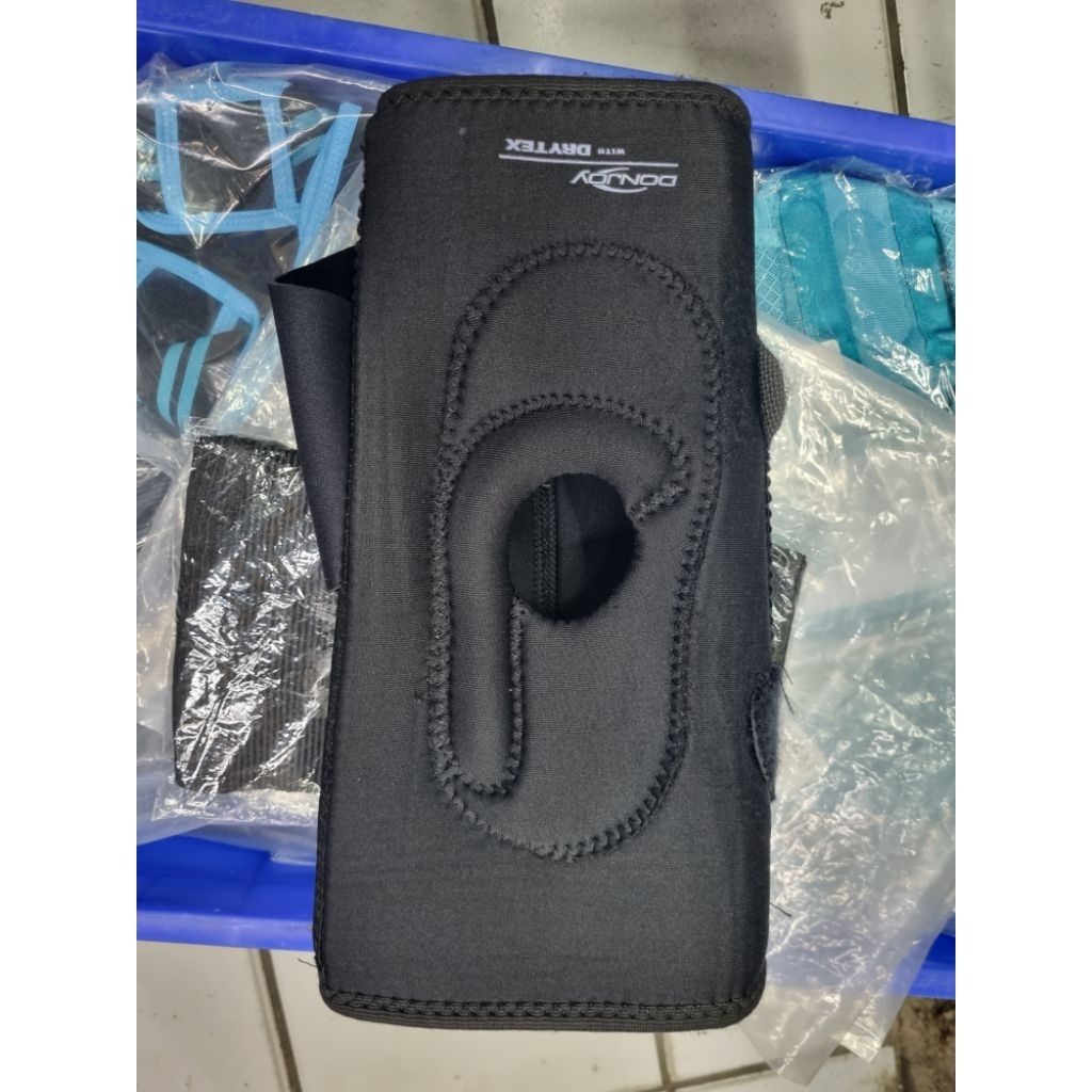 Knee Brace Ligamen/patella donjoy Size XL kiri