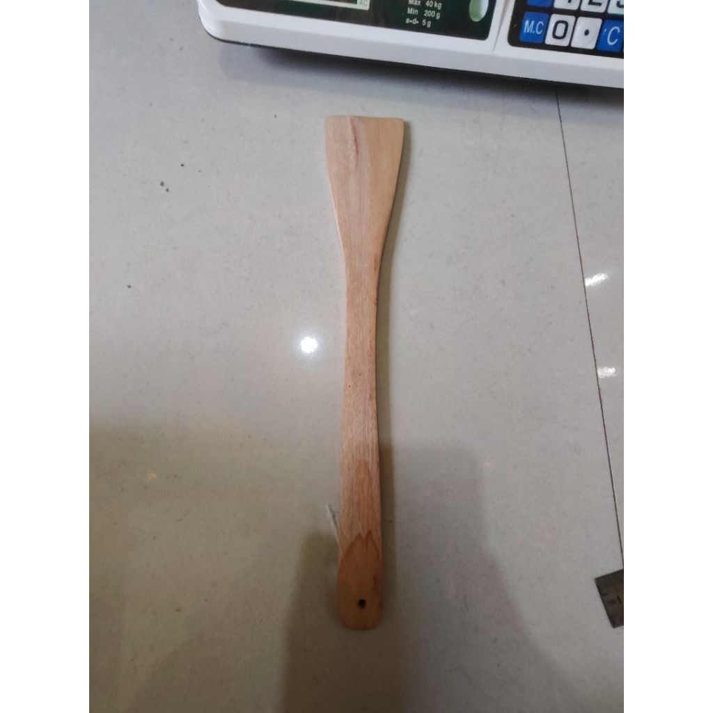 Spatula Kayu Papak Tahan Panas, Mudah Digunakan, Aman untuk Masakan
