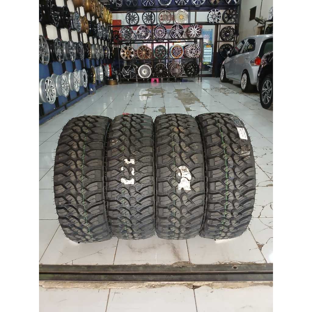 BAN FORCEUM M/T08 235 75 R15 BEKAS BERKUALITAS TUBLES KONDISI 95% JIMNY KATANA FEROZA