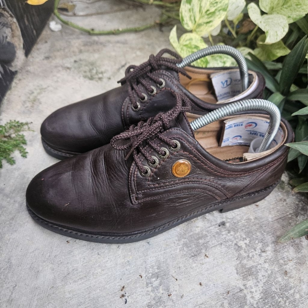 sepatu kasual second watchout size 41(26cm)