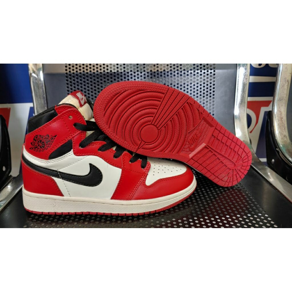 Sepatu nike jordan bahan kulit merah
