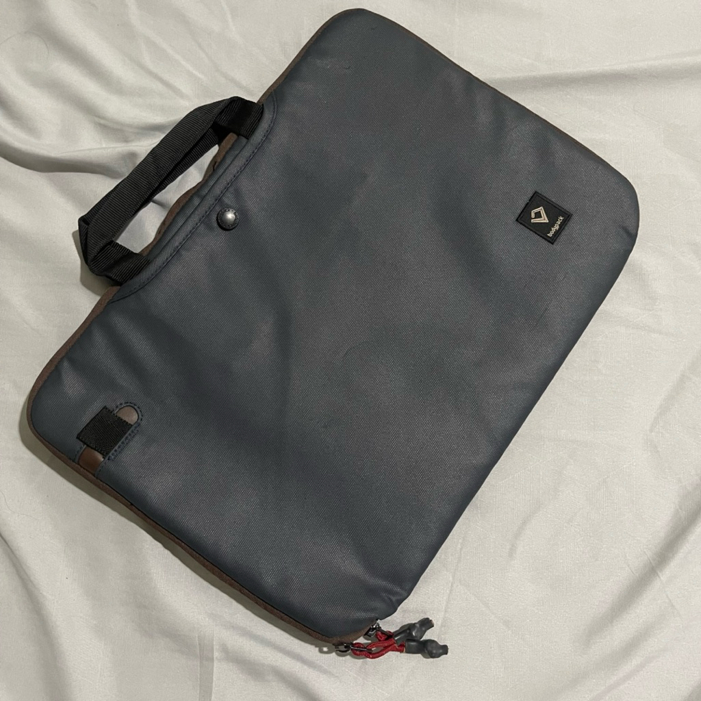 Tas Laptop Bodypack Preloved