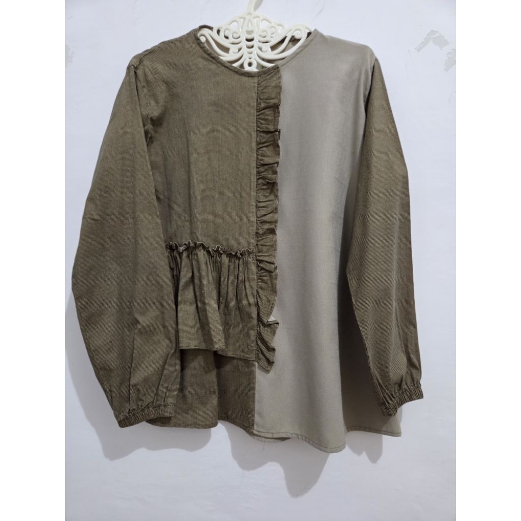 Baju Atasan Blouse Ruffle Kombinasi Army Cewek Wanita
