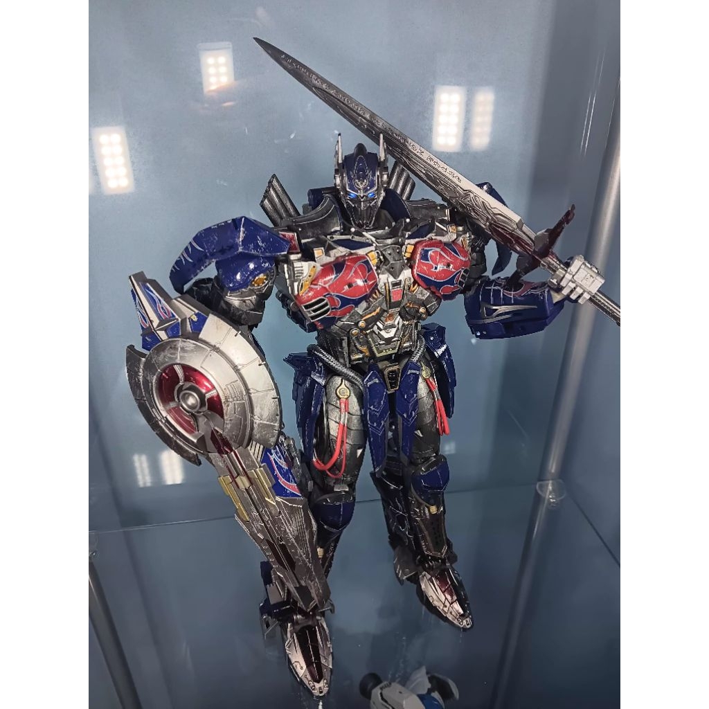 Unique Toys UTR-02 Optimus Prime transformers