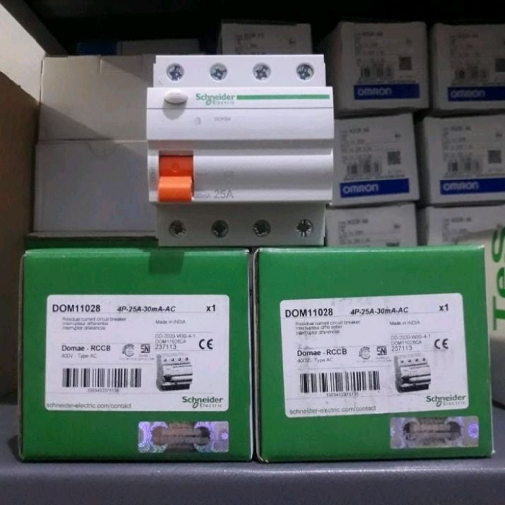 RCCB DOMAE 4PAS 25A..30MA..300MA...SCHNEIDER