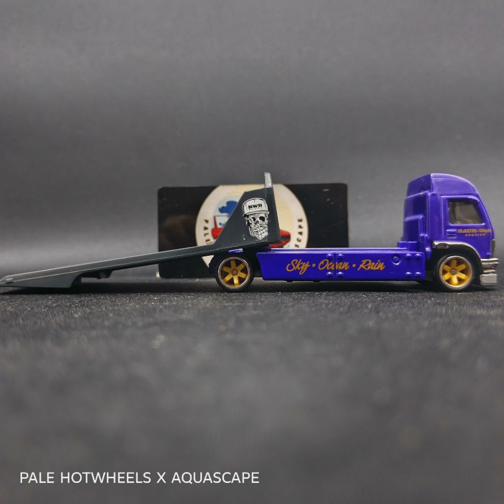 HOTWHEELS AERO LIFT PORSCHE RWB TEAM TRANSPORT