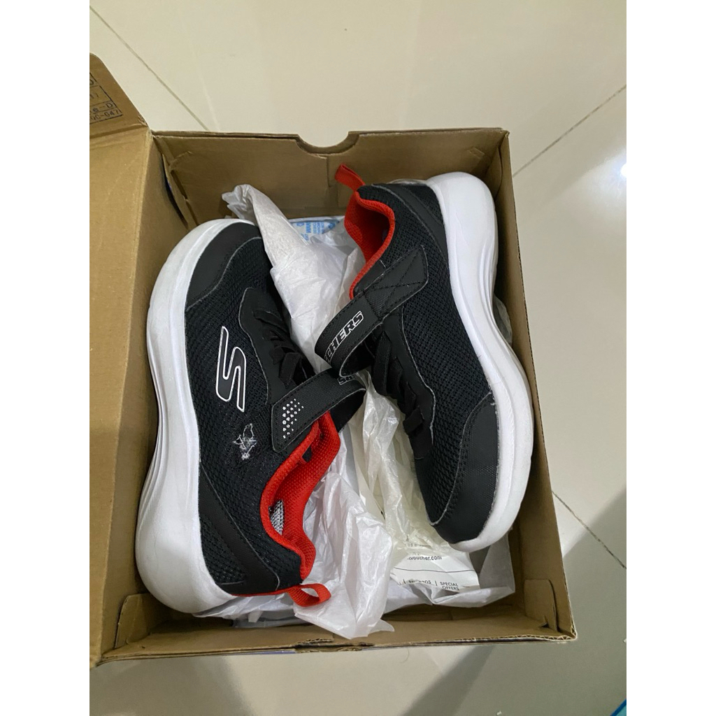 sepatu skechers preloved