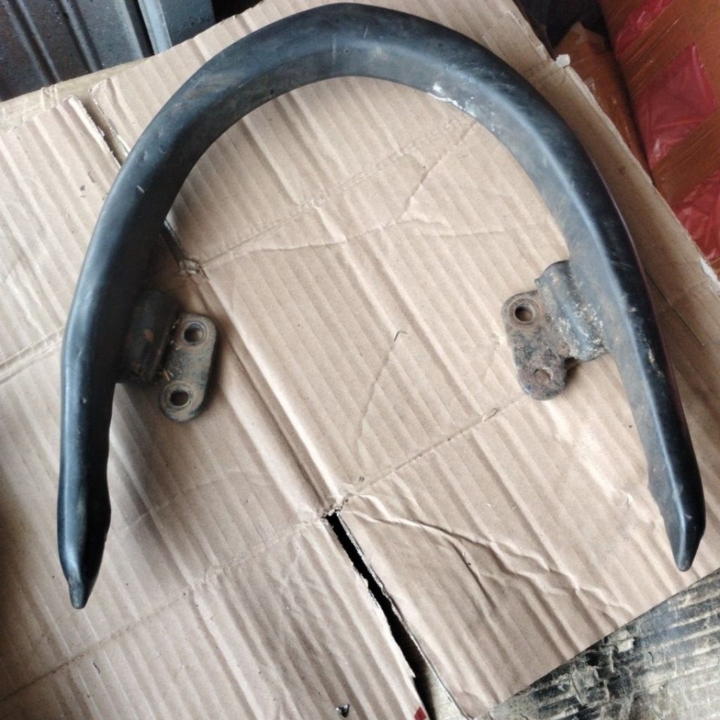 BEHEL/BEHL/PEGANGAN JOK BELAKANG HONDA ABSOLUTE REVO/REVO FIT KARBU ORIGINAL COPOTAN MOTOR
