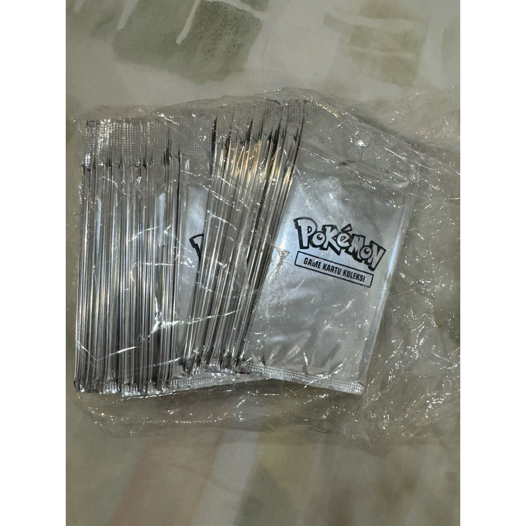 Kartu pokemon promo kfc indonesia 100 pack random segel,isi pikachu,charizard,dll