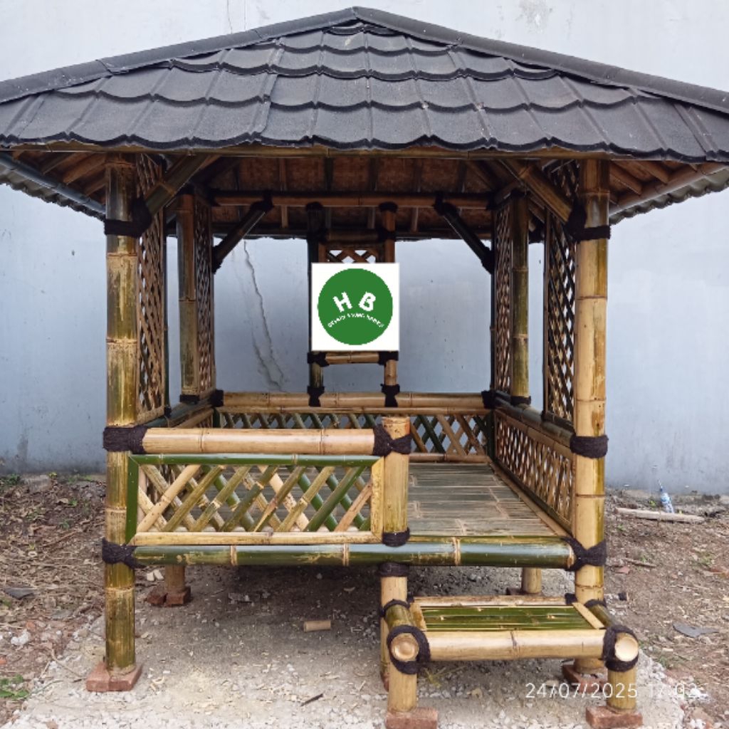 gazebo bambu, ukuran 2x2 meter dengan atap multiroof