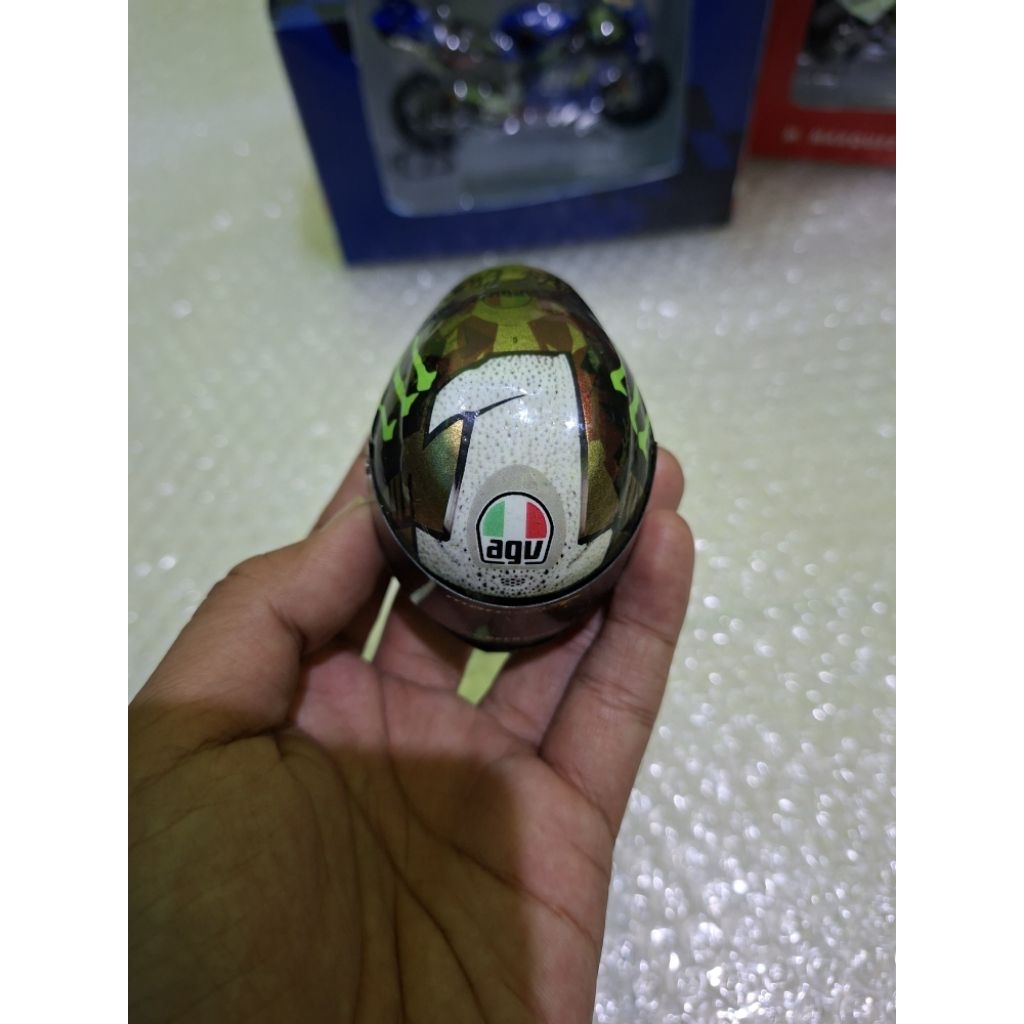 Miniatur helm joan mir champion skala 1:5
