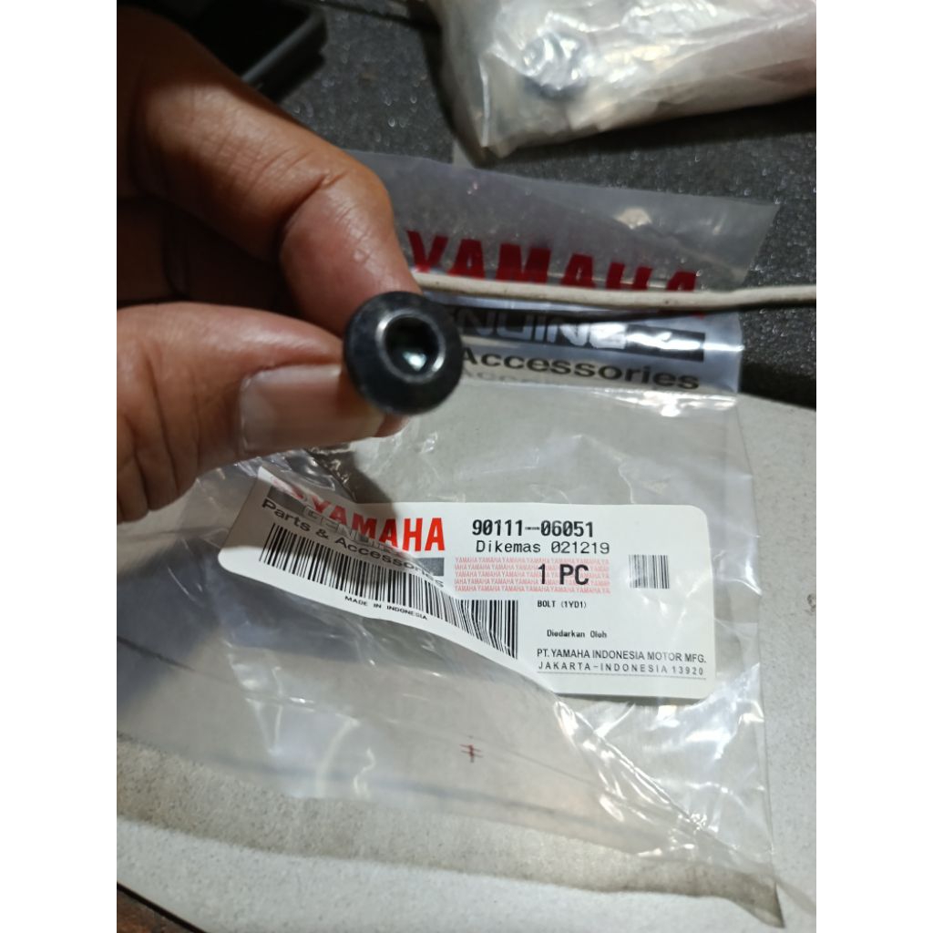 BAUT L BAUT GANTUNGAN BARANG MIO M3 Z SOUL GT X RIDE 125 LEXI ORI 90111-06051