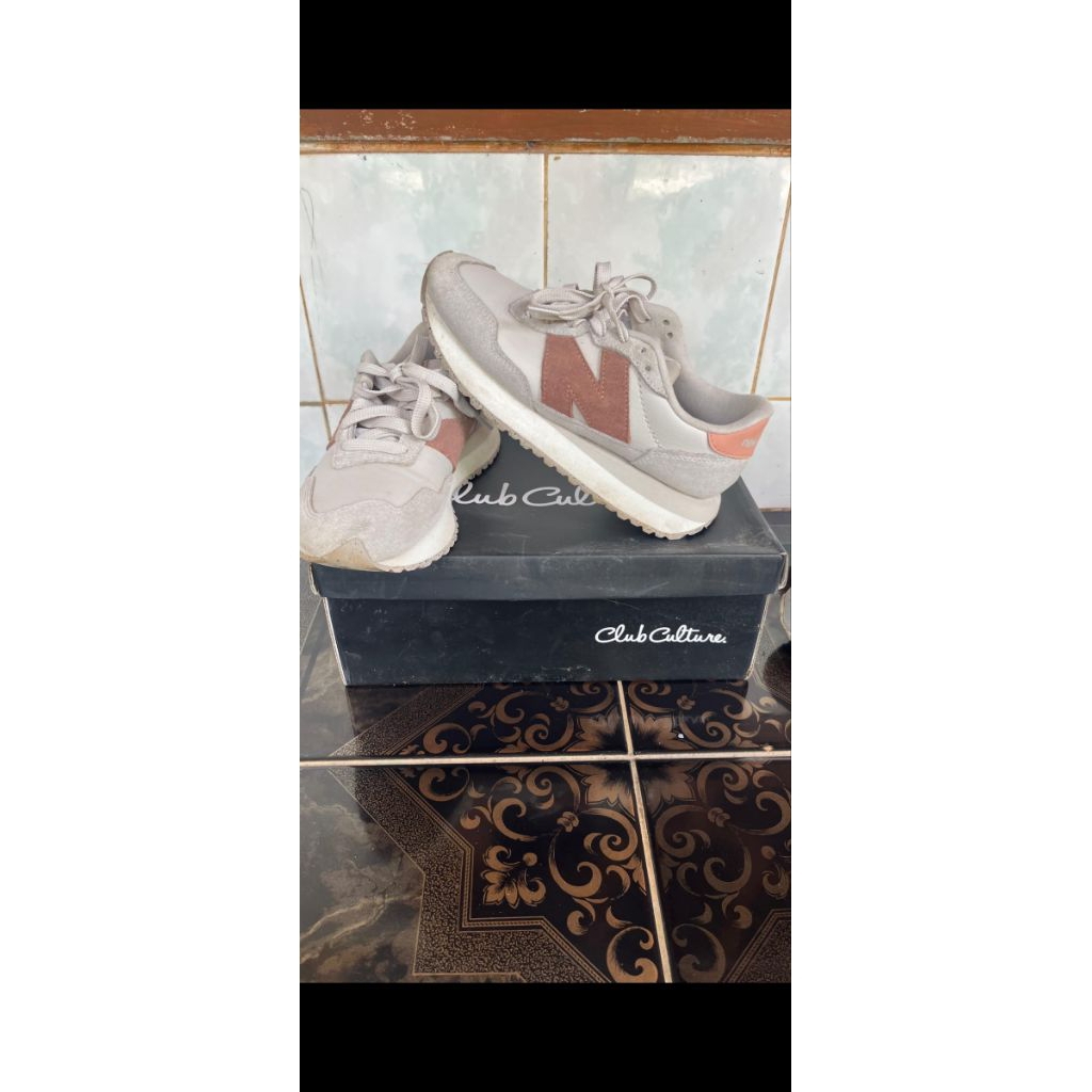 sepatu cewek new balance ( NB 237 )