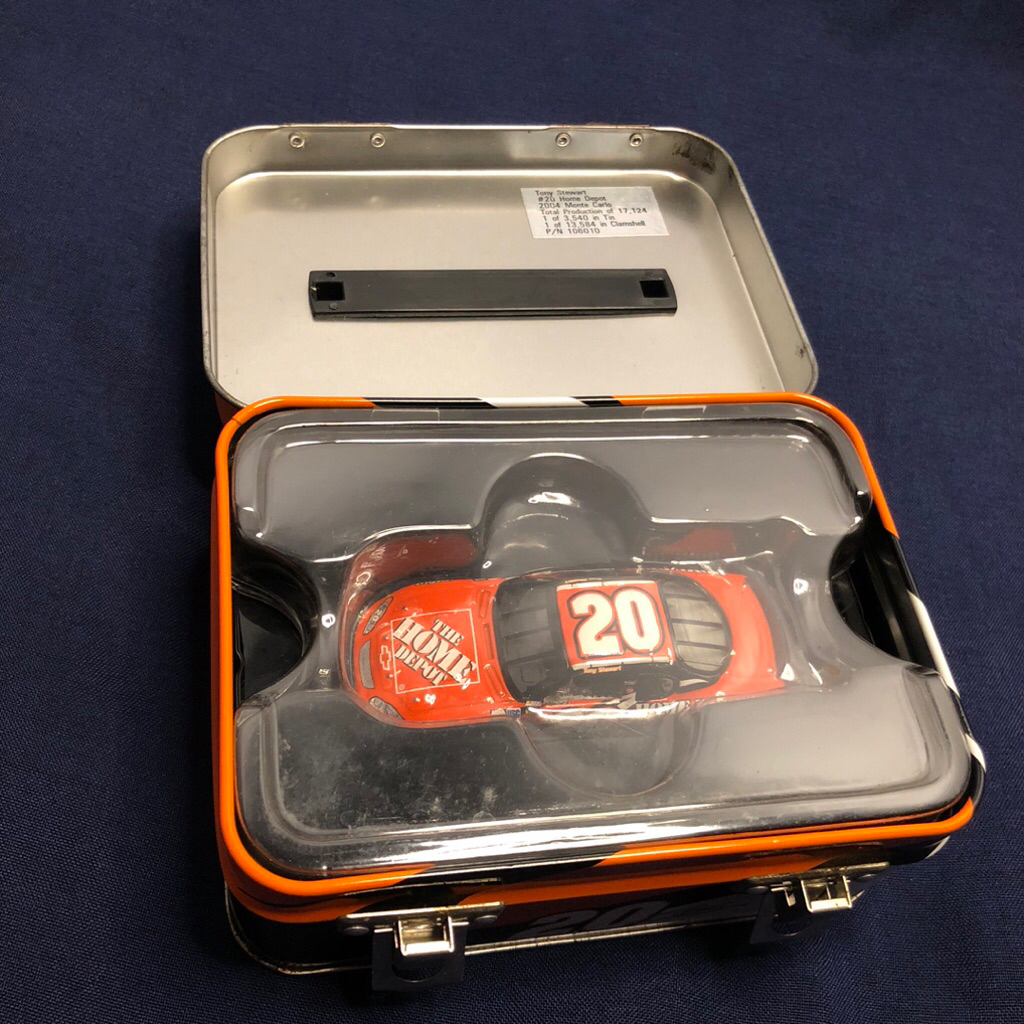 Diecast Nascar 1/64 Tony Stewart 2004 Monte Carlo #20 Home Depot